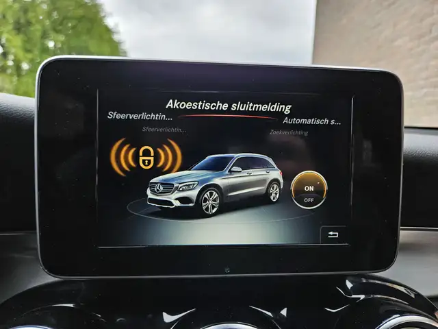 Mercedes-Benz GLC view 14