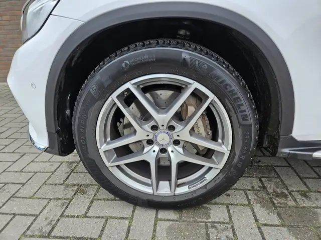 Mercedes-Benz GLC view 4
