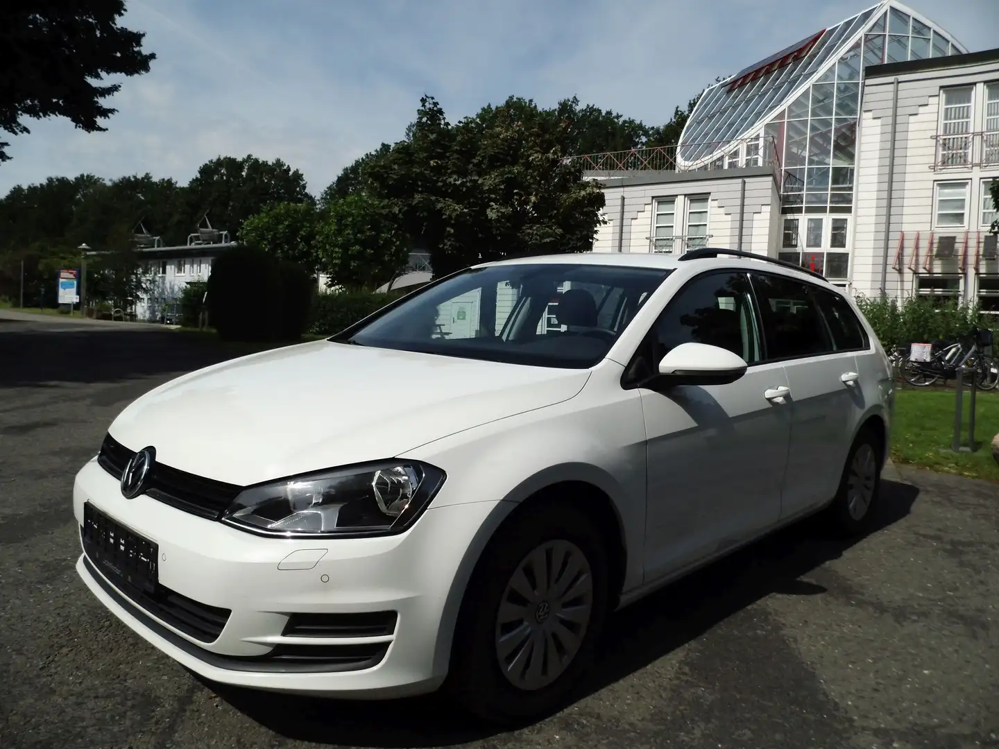 Volkswagen Golf Variant 1.6 BMT TDI Navi 2-Zonen-Klimaaut PDC SHZ Tempomat Weiß - 1