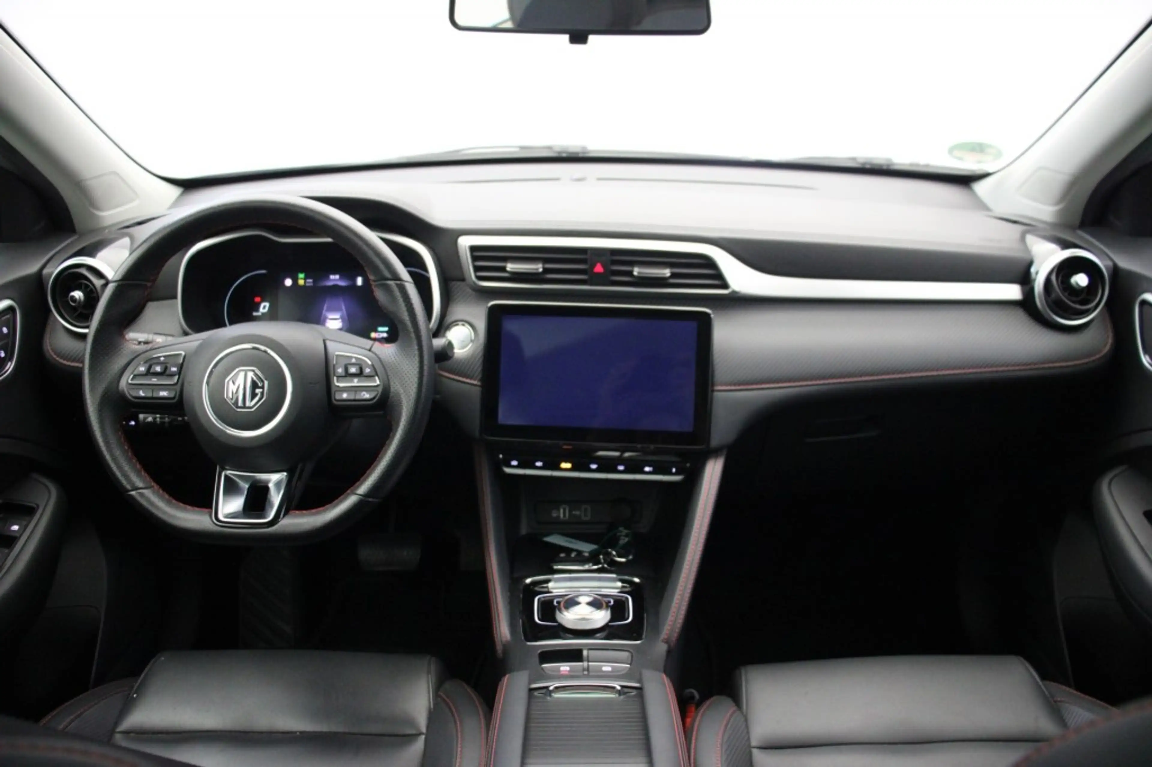 MG ZS Long Range Luxury 70 kWh - Panorama, Carplay, Came — photo 2