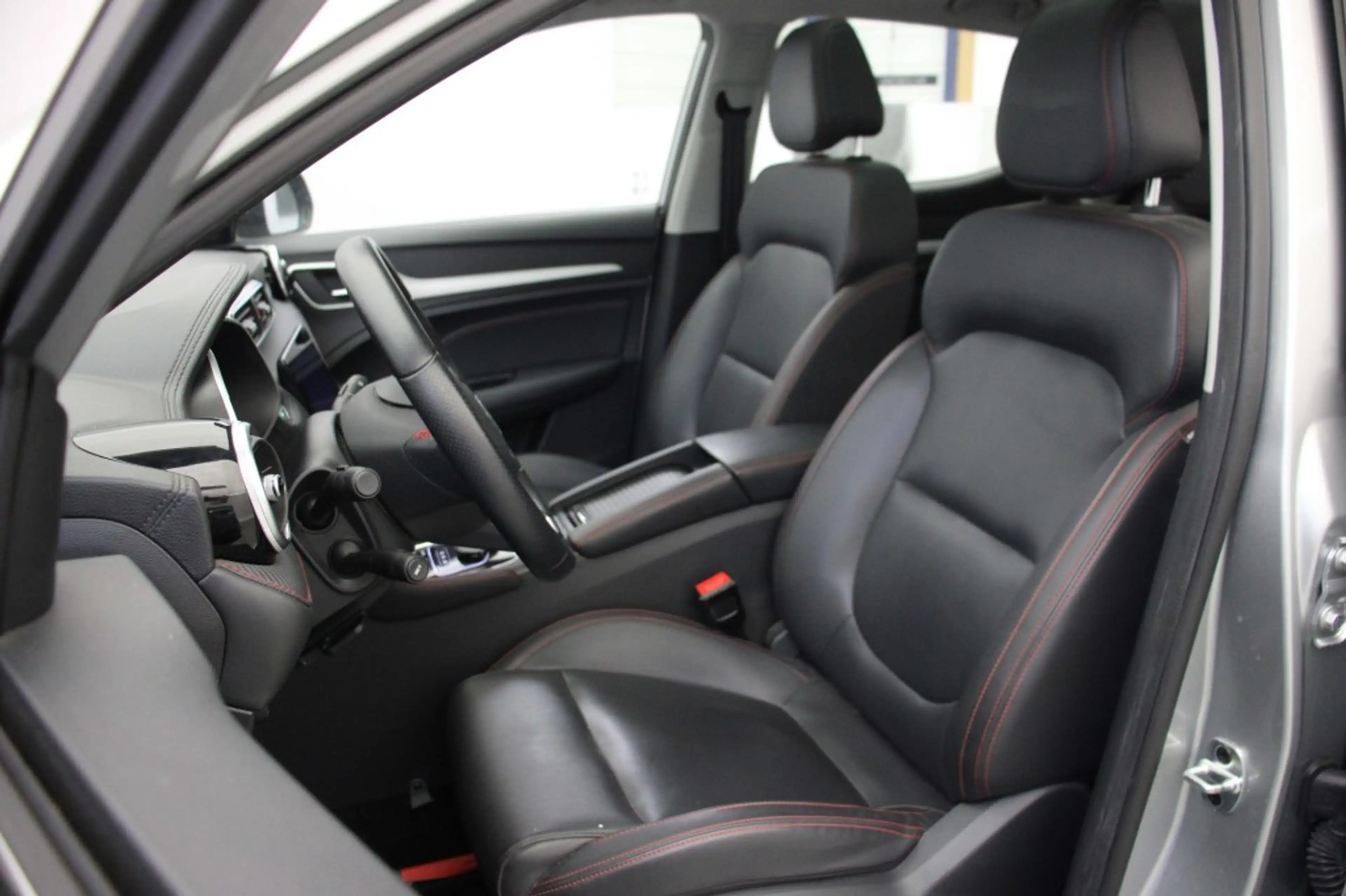 MG ZS Long Range Luxury 70 kWh - Panorama, Carplay, Came — photo 6
