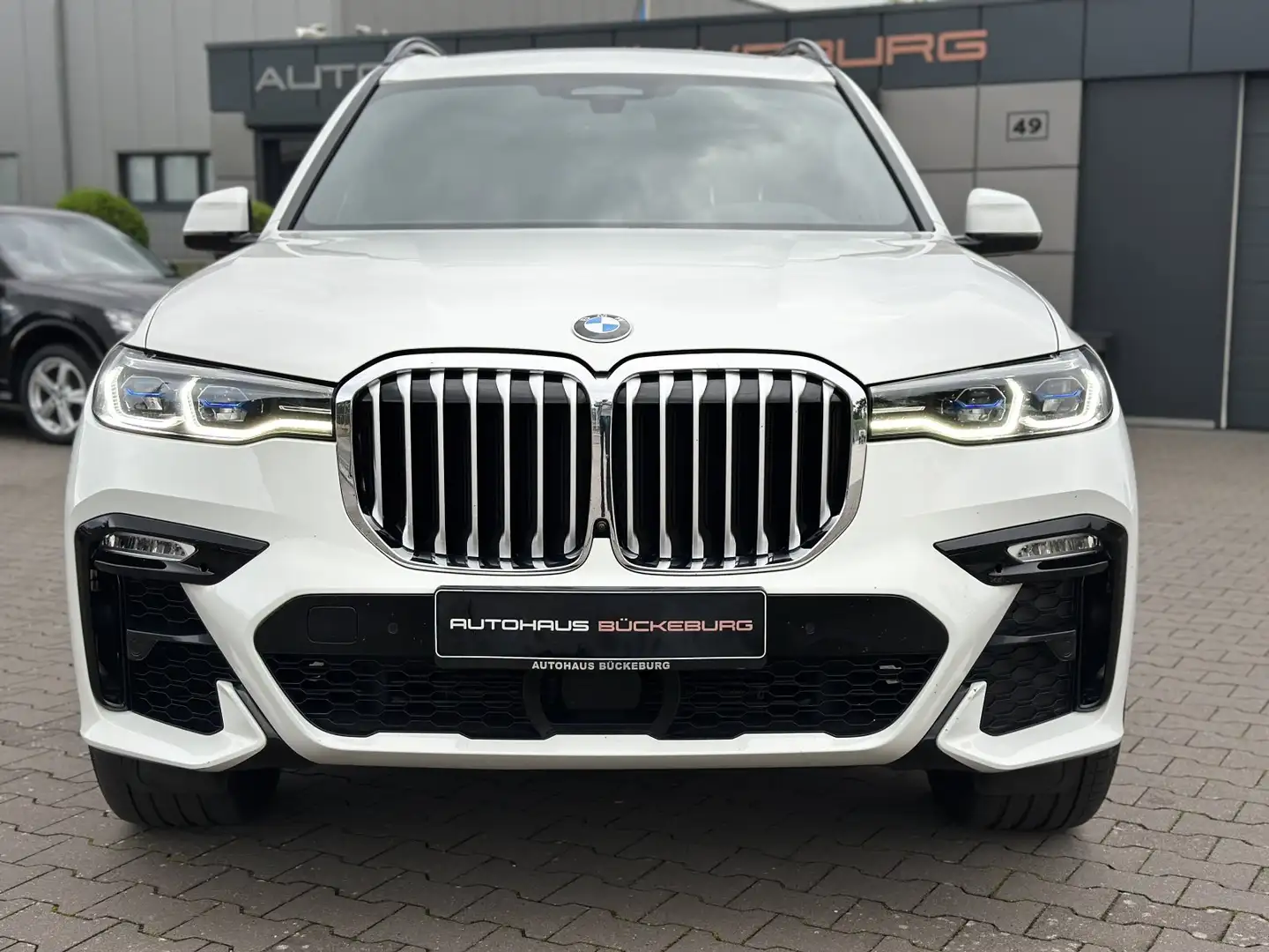 BMW X7 40d Sky-Loung  B&W Weiß - 2