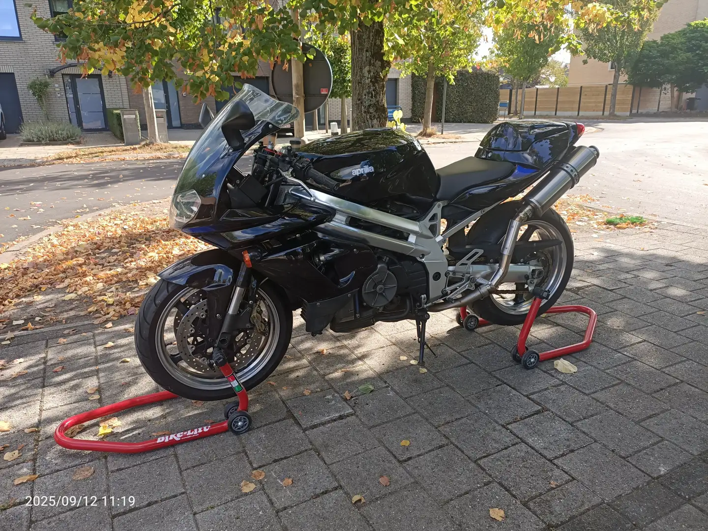Aprilia SL 1000 Zwart - 1