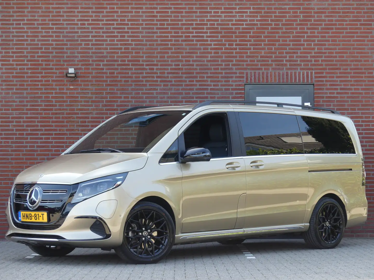 Mercedes-Benz EQV 300 L2 90 KWH AMG Line 7Persoons Leer/LED/Camera Gelb - 1