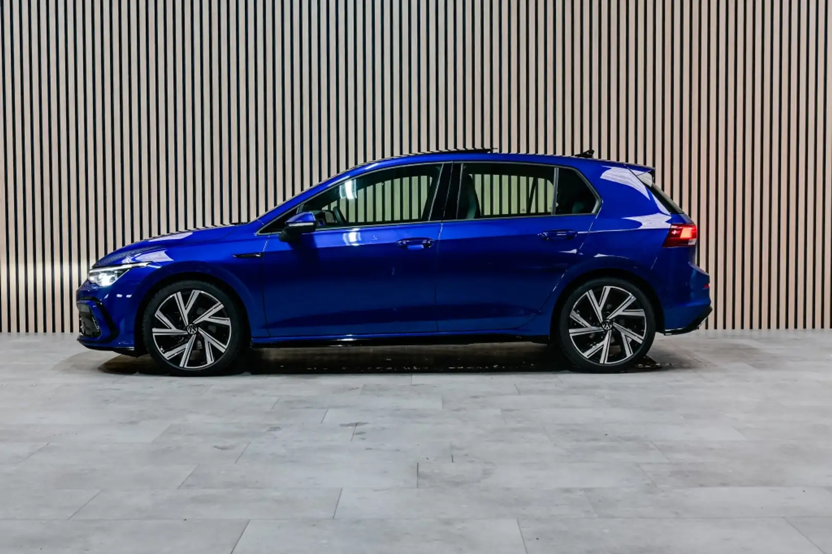 Volkswagen Golf 1.5 eTSI AUTOMAAT | R-Line | ACC | Pano Azul - 2