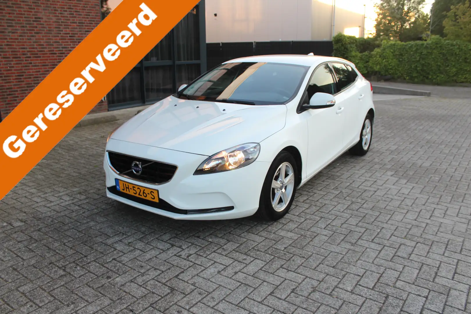 Volvo V40 2.0 T2 Kinetic Clima-Cruise-Parkeersensoren-Navi-T Blanc - 1