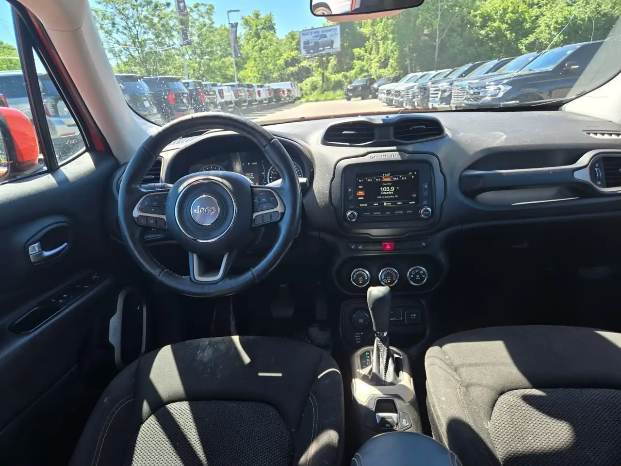 Jeep Renegade снимка Jeep Renegade