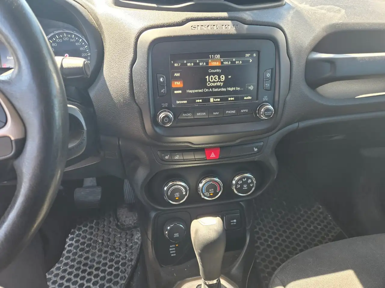 Jeep Renegade снимка Jeep Renegade
