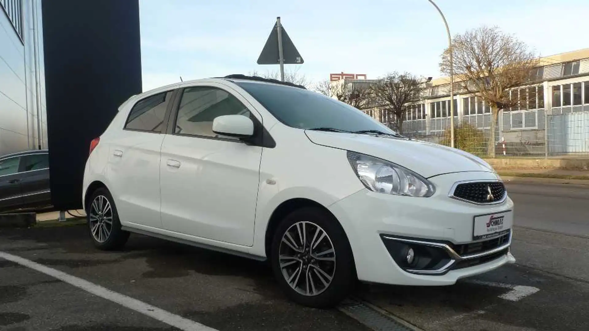 Mitsubishi Space Star Edition 100+ mit Faltdach 1.2 5-Gang Weiß - 2