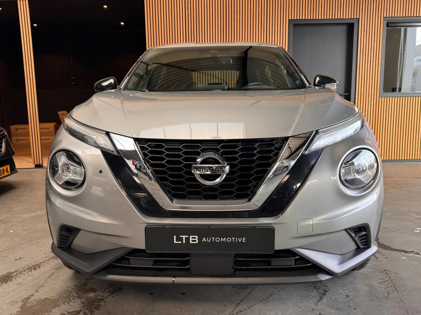 Nissan Juke 1.0 DIG-T Business Design Camera|Carplay|Keyless|C Grau - 2