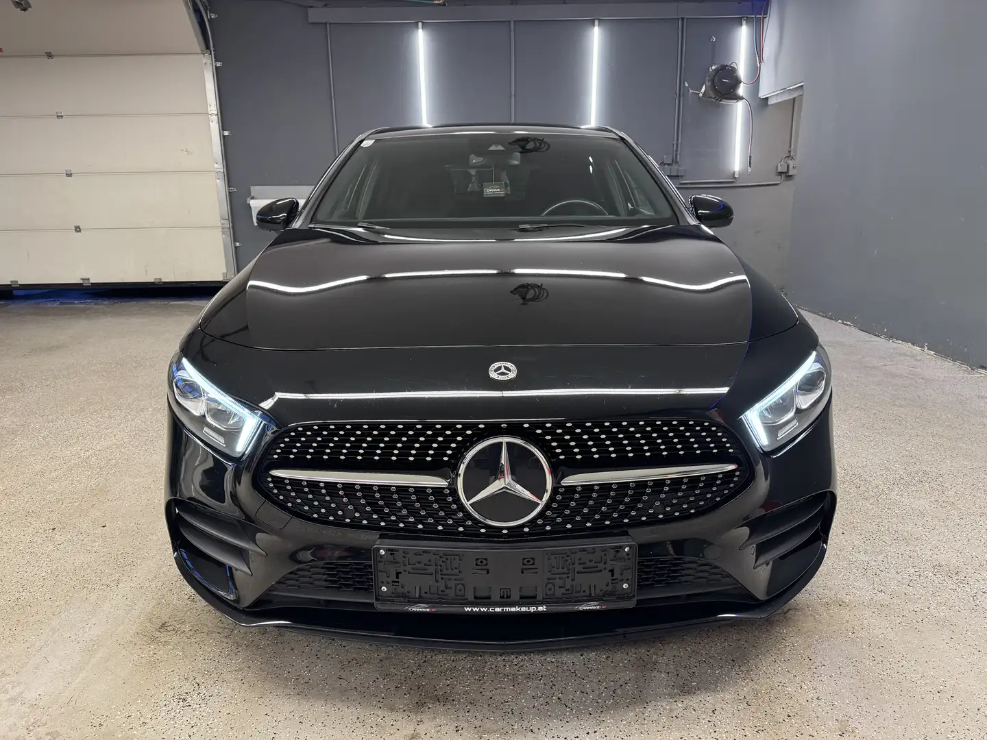 Mercedes-Benz A 200 A 200 d 4Matic AMG - Line Schwarz - 2