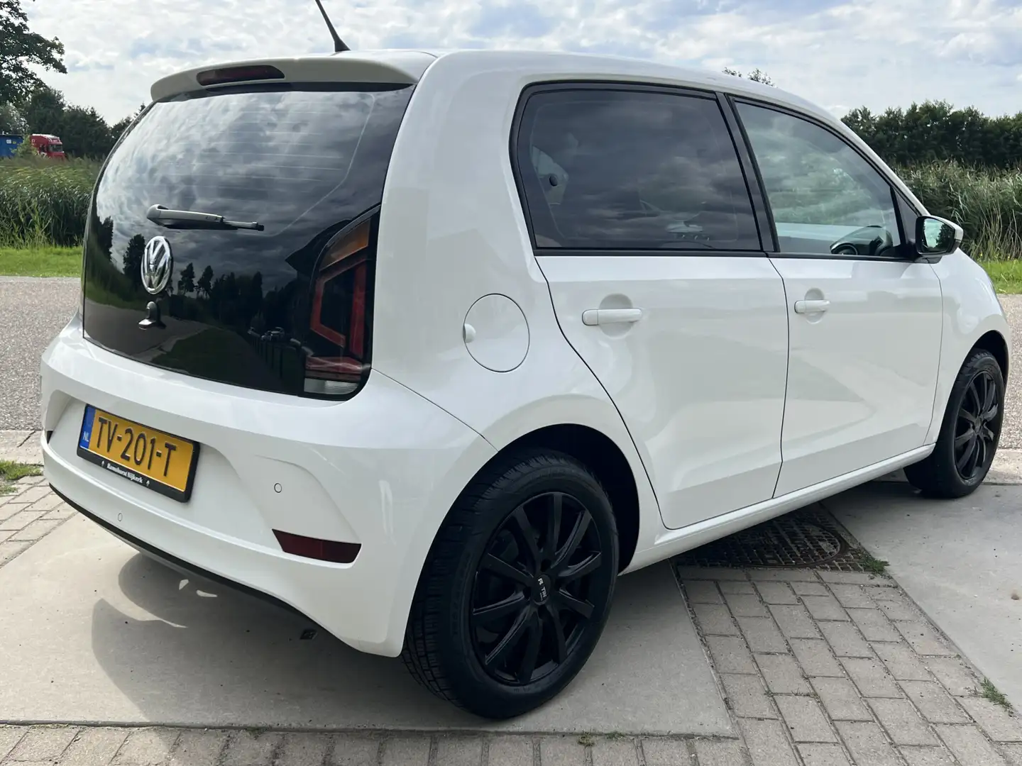 Volkswagen up! 1.0 BMT move up! / Cruise / Parkeersensoren / 15' Alb - 2