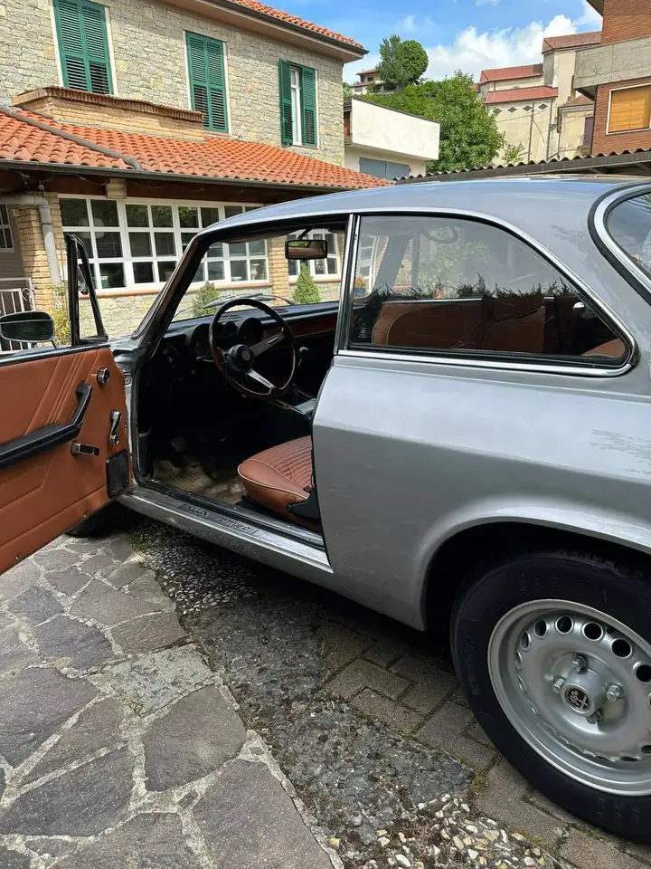 Alfa Romeo GT 1.6, foto 2
