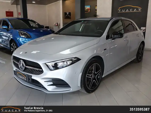 Mercedes-Benz A 250 AMG Line Premium A 250 E PHEV