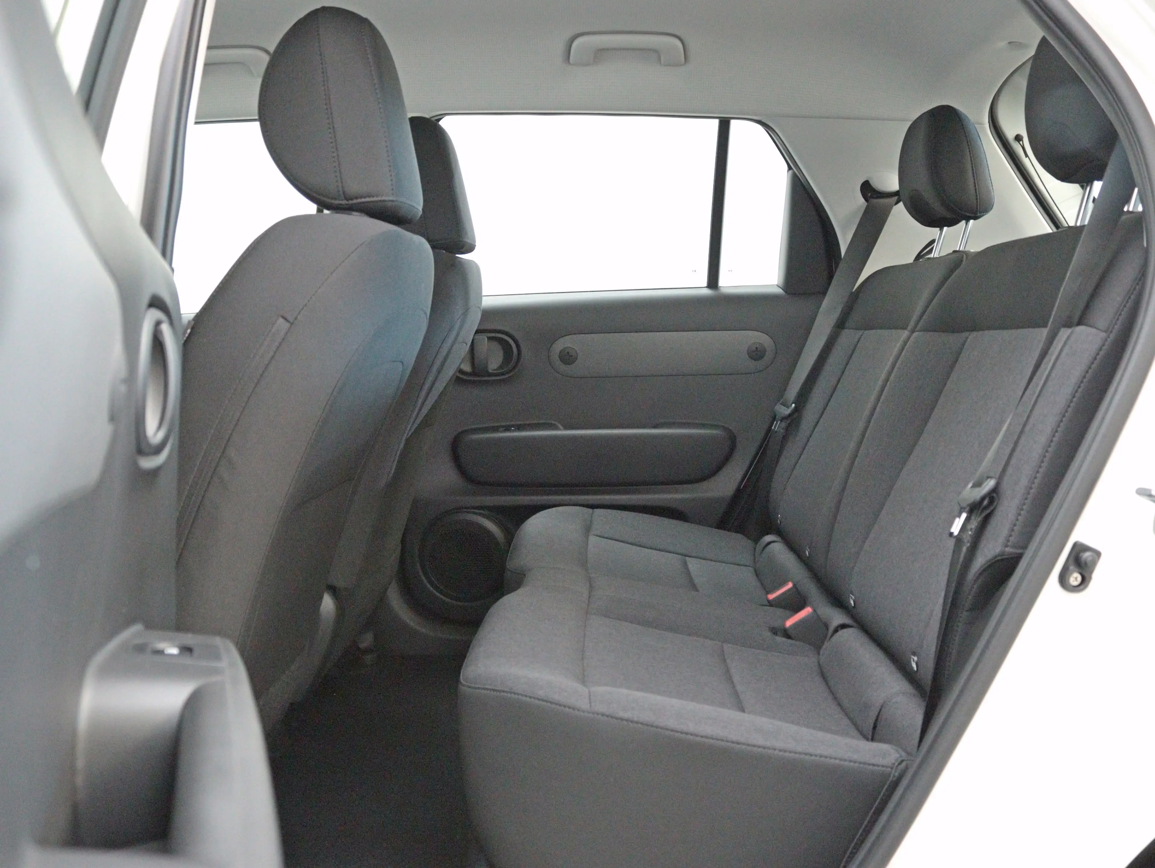Hyundai Inster Electric 42 kWh E-Motion (Unbleached Ivory) — photo 14