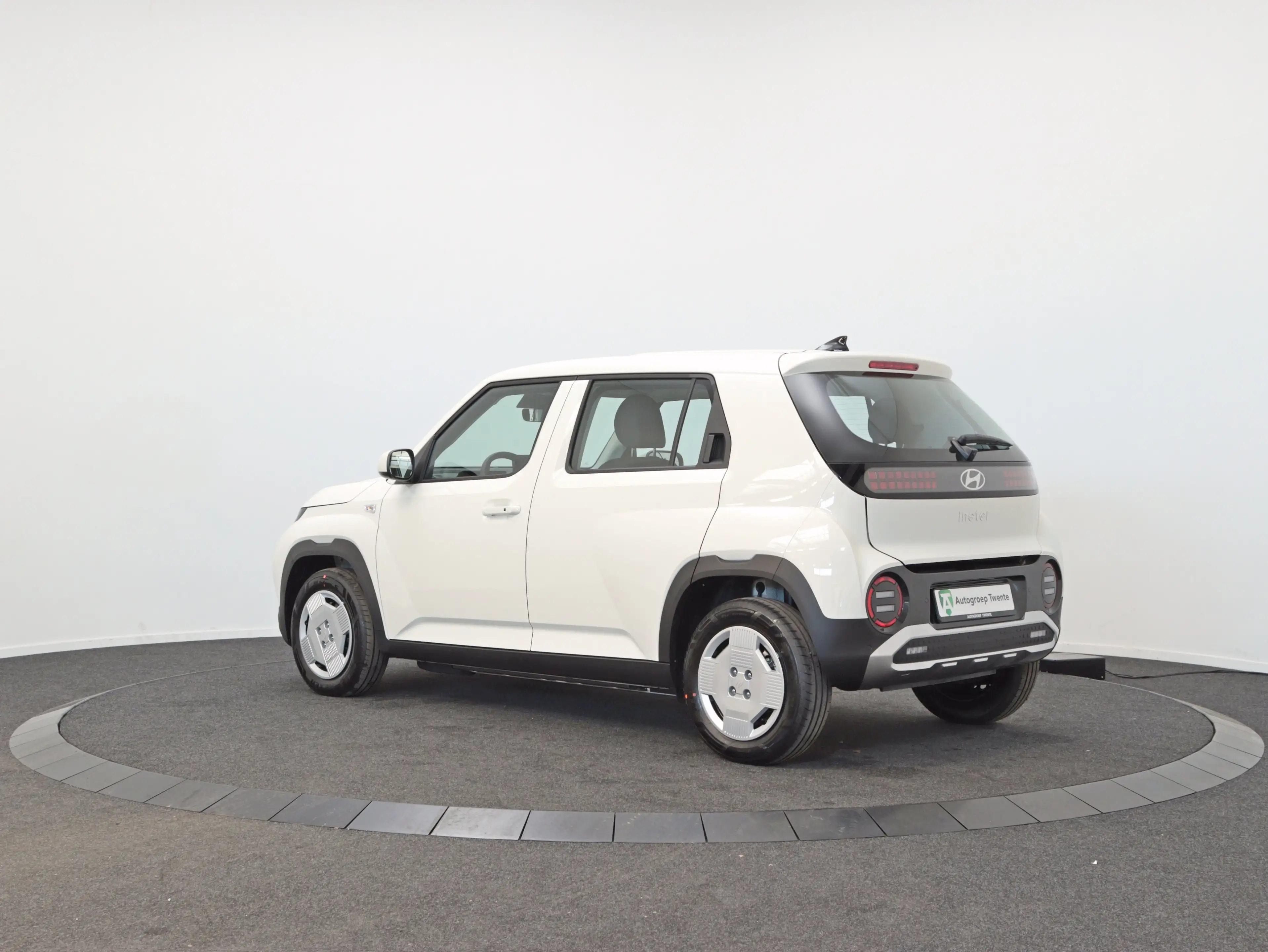 Hyundai Inster Electric 42 kWh E-Motion (Unbleached Ivory) — photo 7