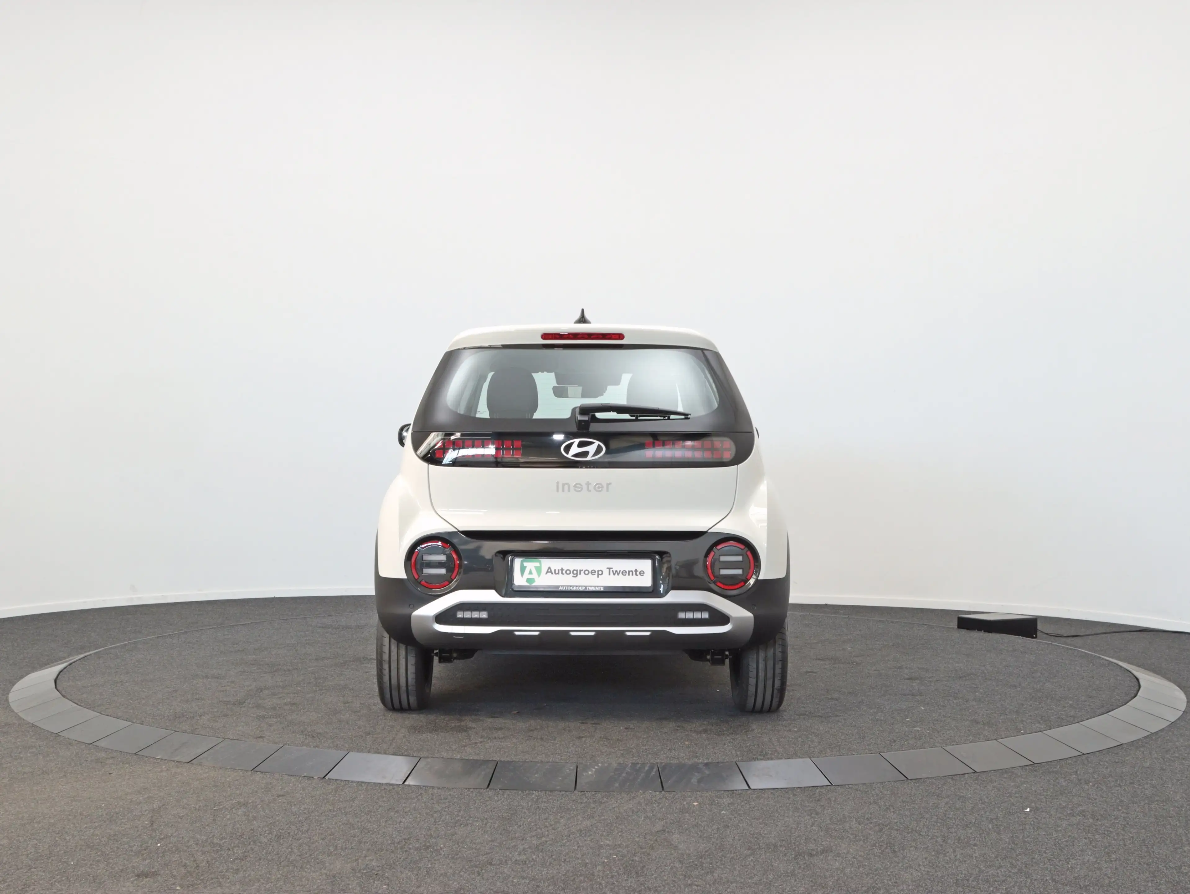 Hyundai Inster Electric 42 kWh E-Motion (Unbleached Ivory) — photo 8