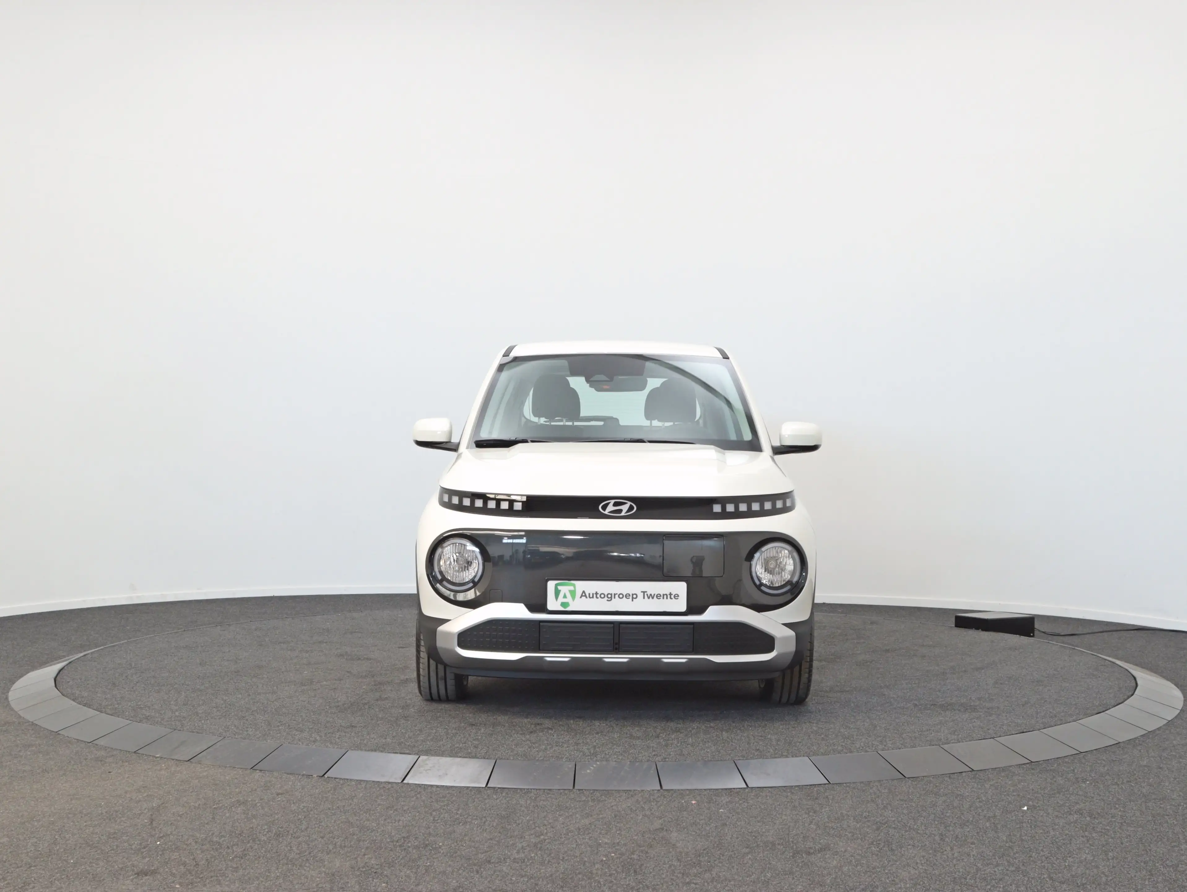 Hyundai Inster Electric 42 kWh E-Motion (Unbleached Ivory) — photo 12