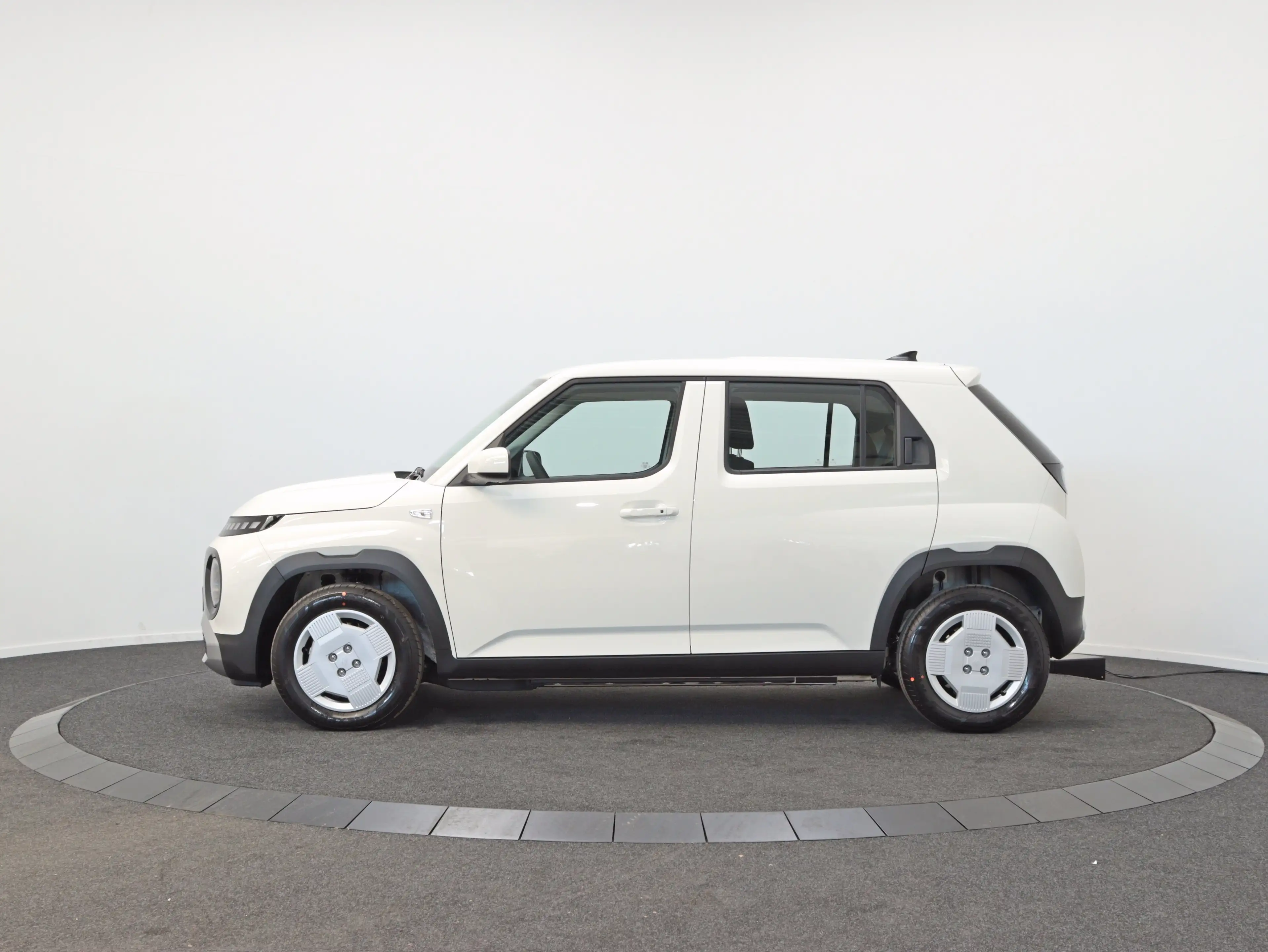 Hyundai Inster Electric 42 kWh E-Motion (Unbleached Ivory) — photo 6