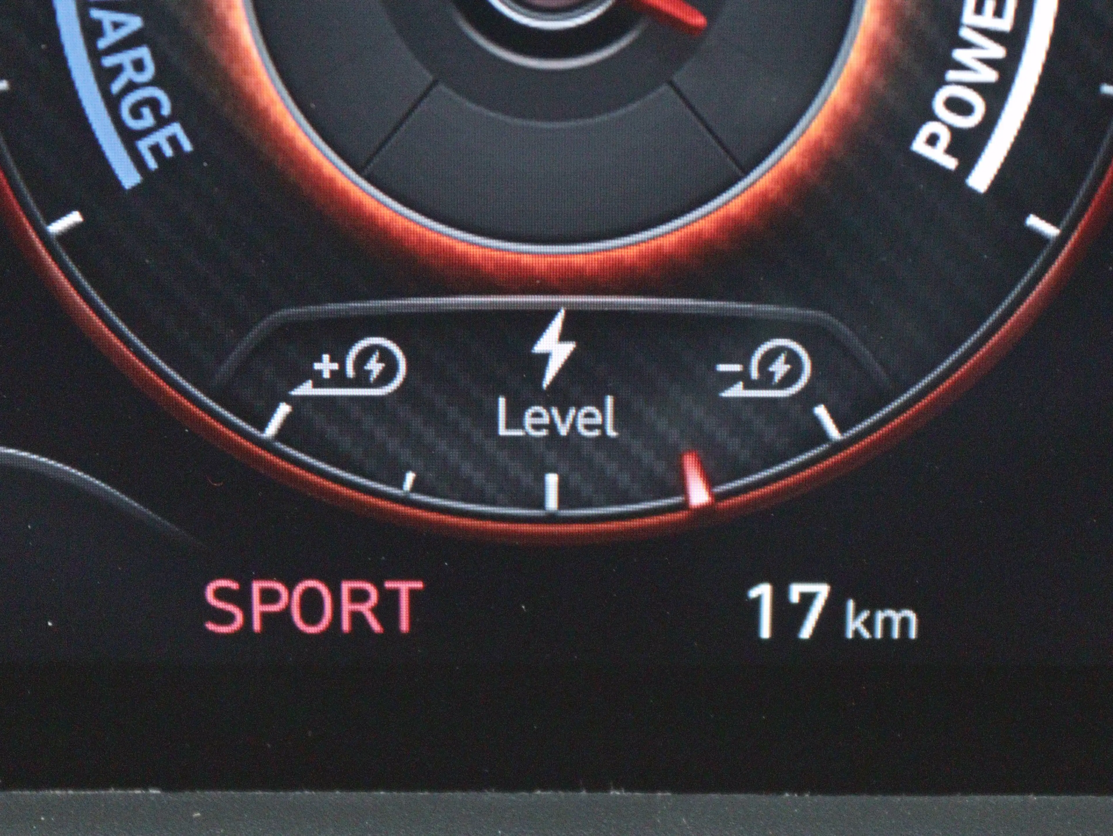 Hyundai Inster Electric 42 kWh E-Motion (Unbleached Ivory) — photo 4
