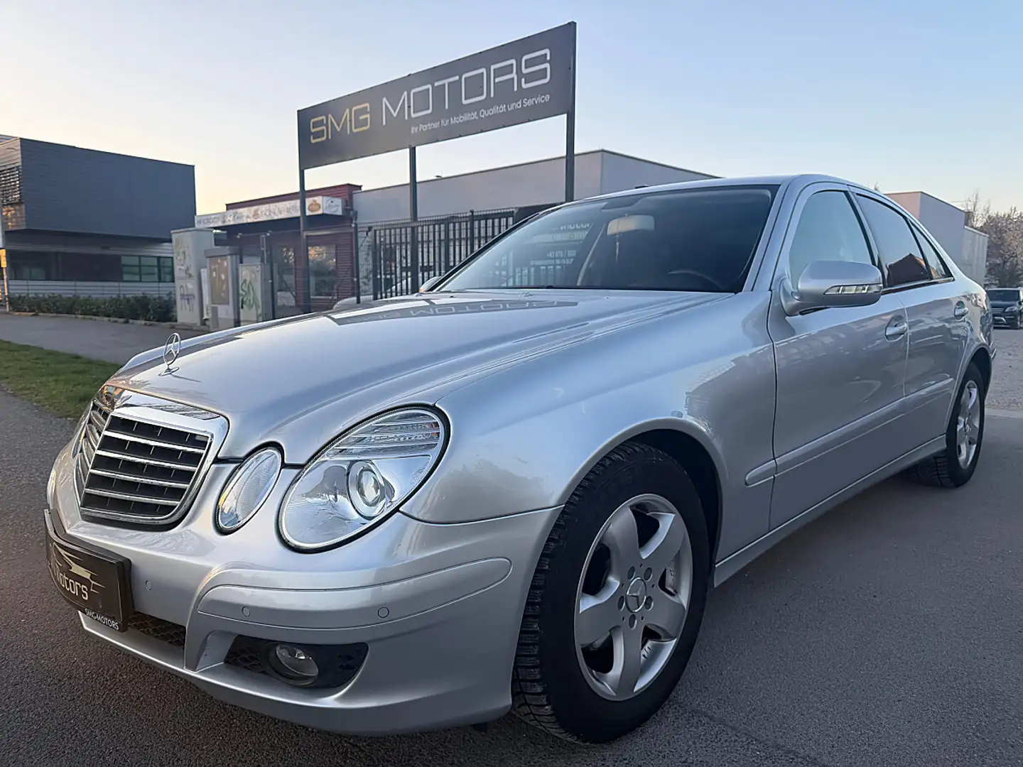 Mercedes-Benz E 220 Classic CDI AUTOMATIK TOP ZUSTAND!! Grau - 1