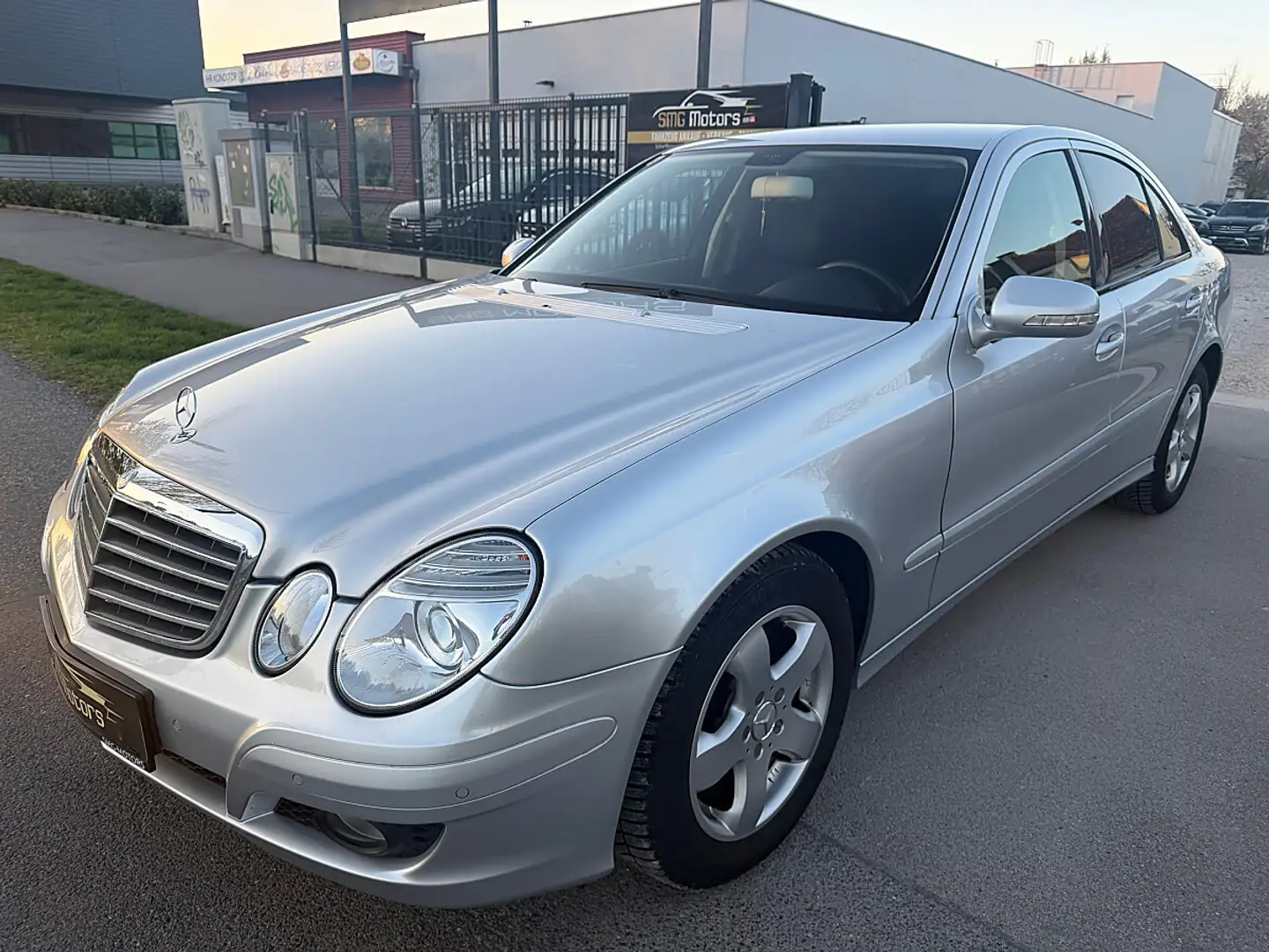 Mercedes-Benz E 220 Classic CDI AUTOMATIK TOP ZUSTAND!! Grau - 2
