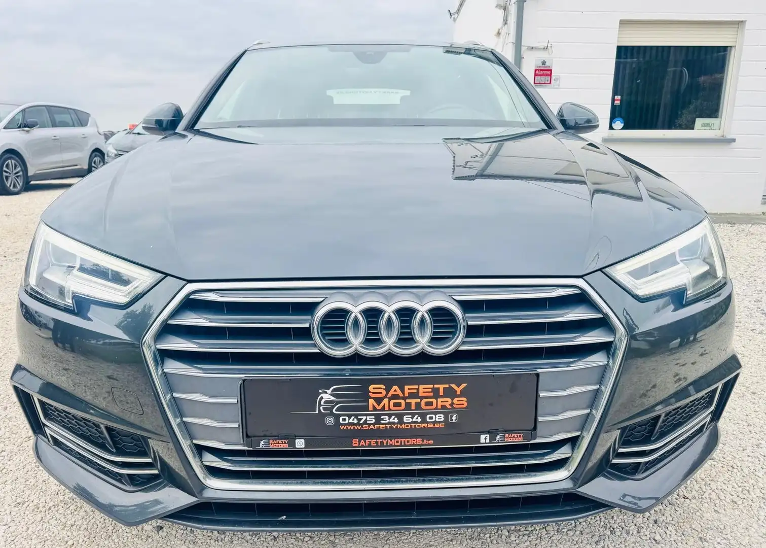 Audi A4 A4 Avant 2.0 TDi ultra Sport garantie 12 mois Grau - 2