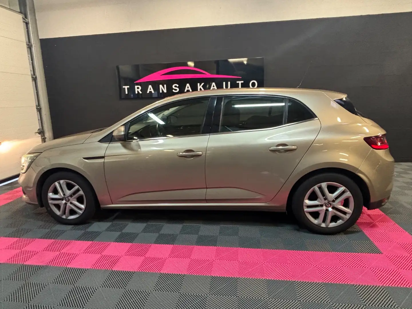 Renault Megane Mégane IV Berline dCi 110 Energy eco2 Business Beige - 2