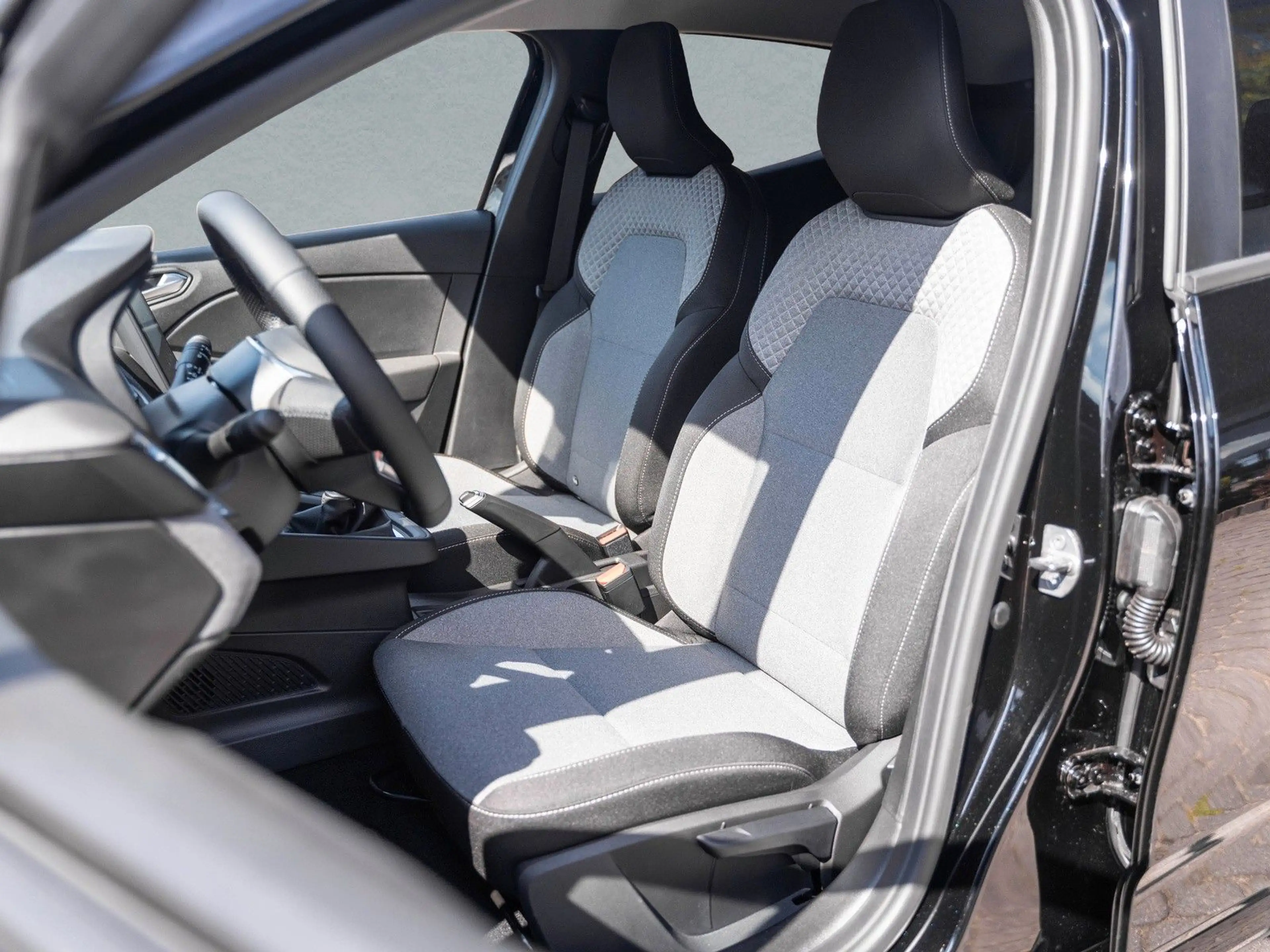 Mitsubishi Colt Plus Kamera/LHz/SHz/CarPlay/Keyless — photo 11