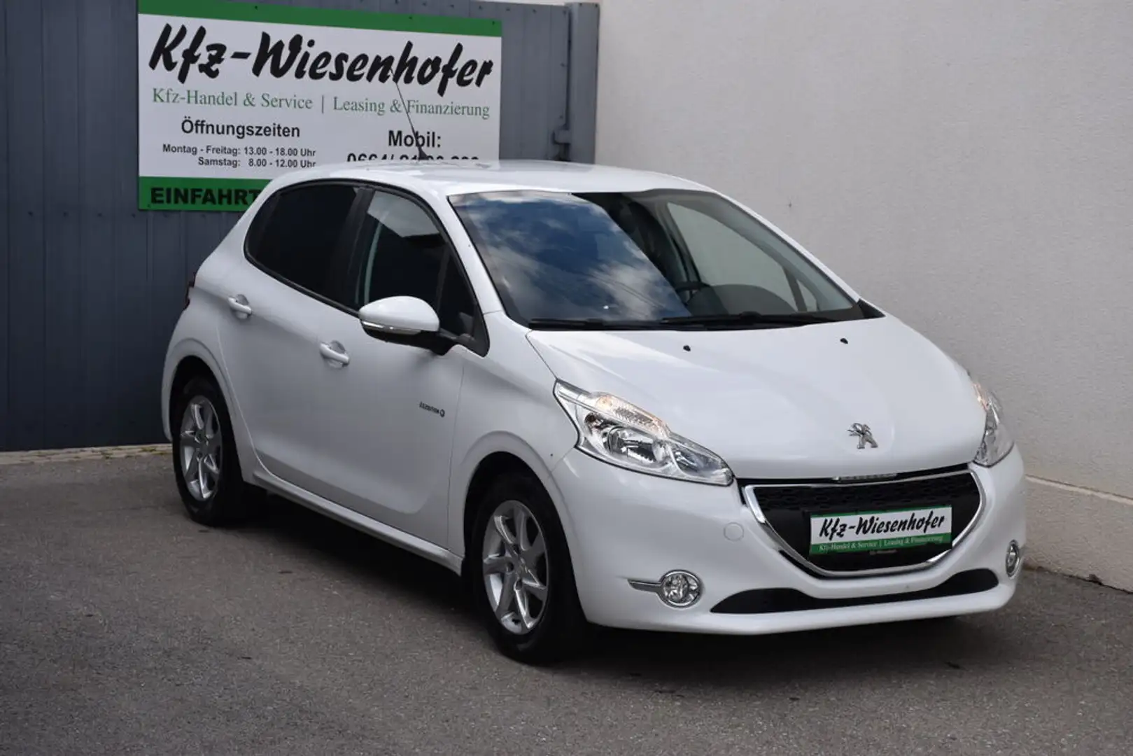 Peugeot 208 Active / Zahnriemen + Service NEU / Weiß - 1