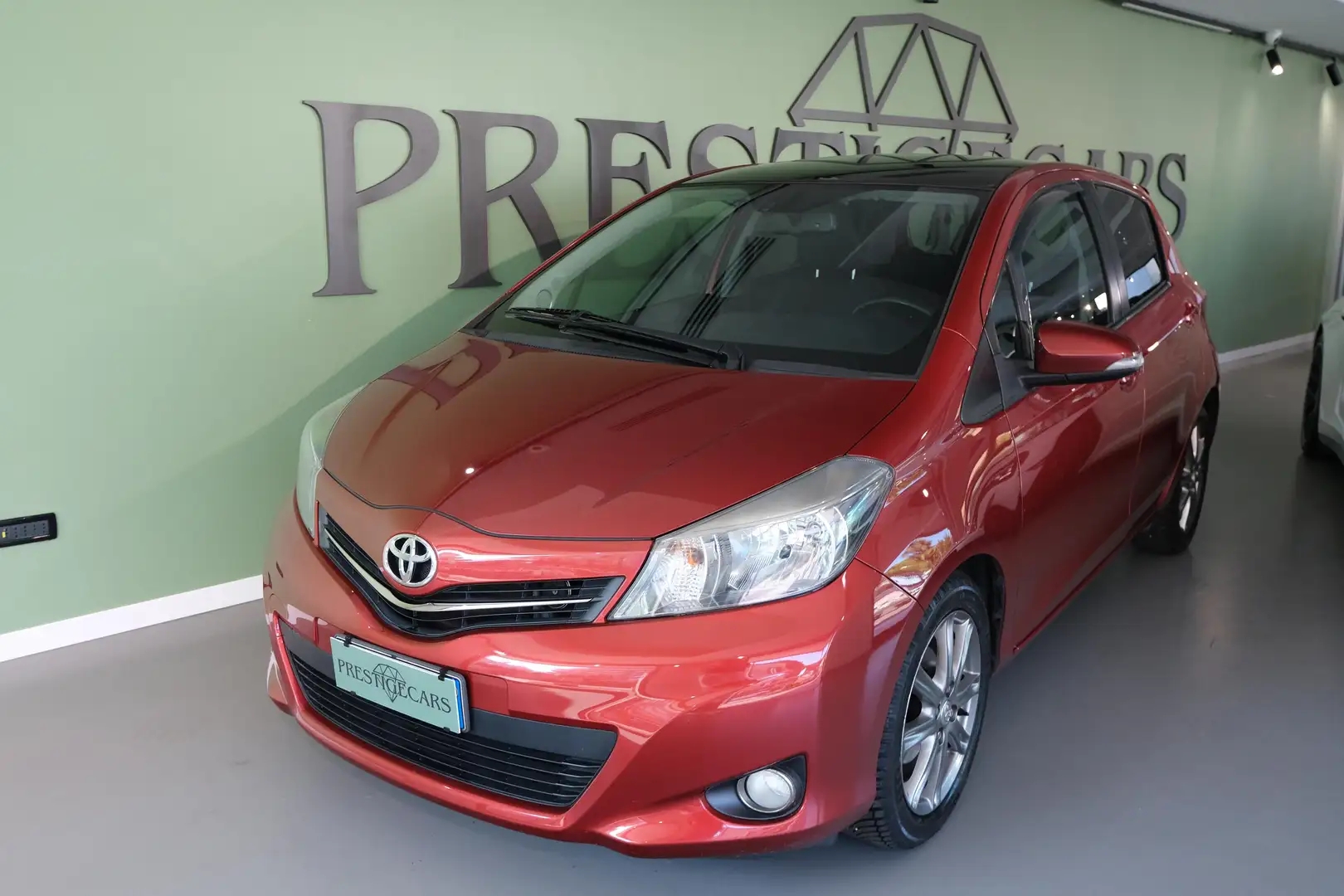 Toyota Yaris YARIS 1.4 D-4D LOUNGE Rosso - 1