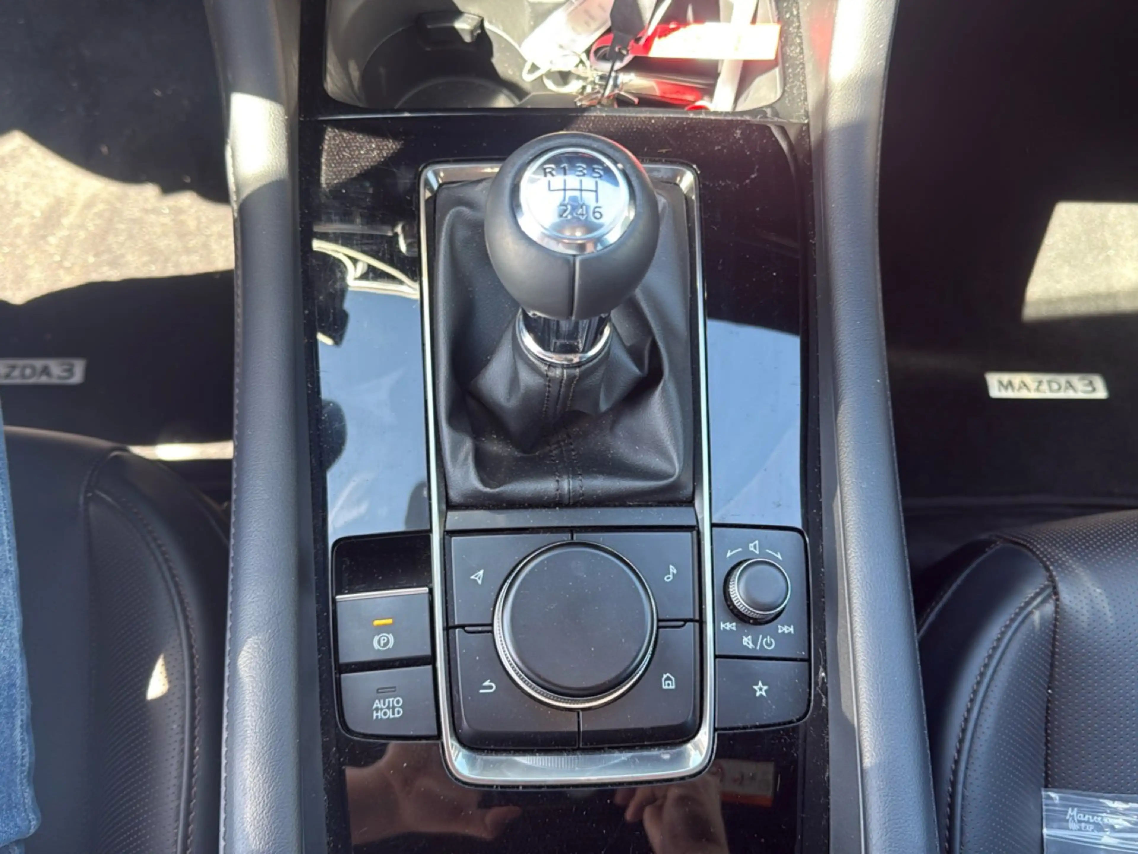 Mazda 3 2.5 e-Skyactiv G 103kW Takumi — photo 14