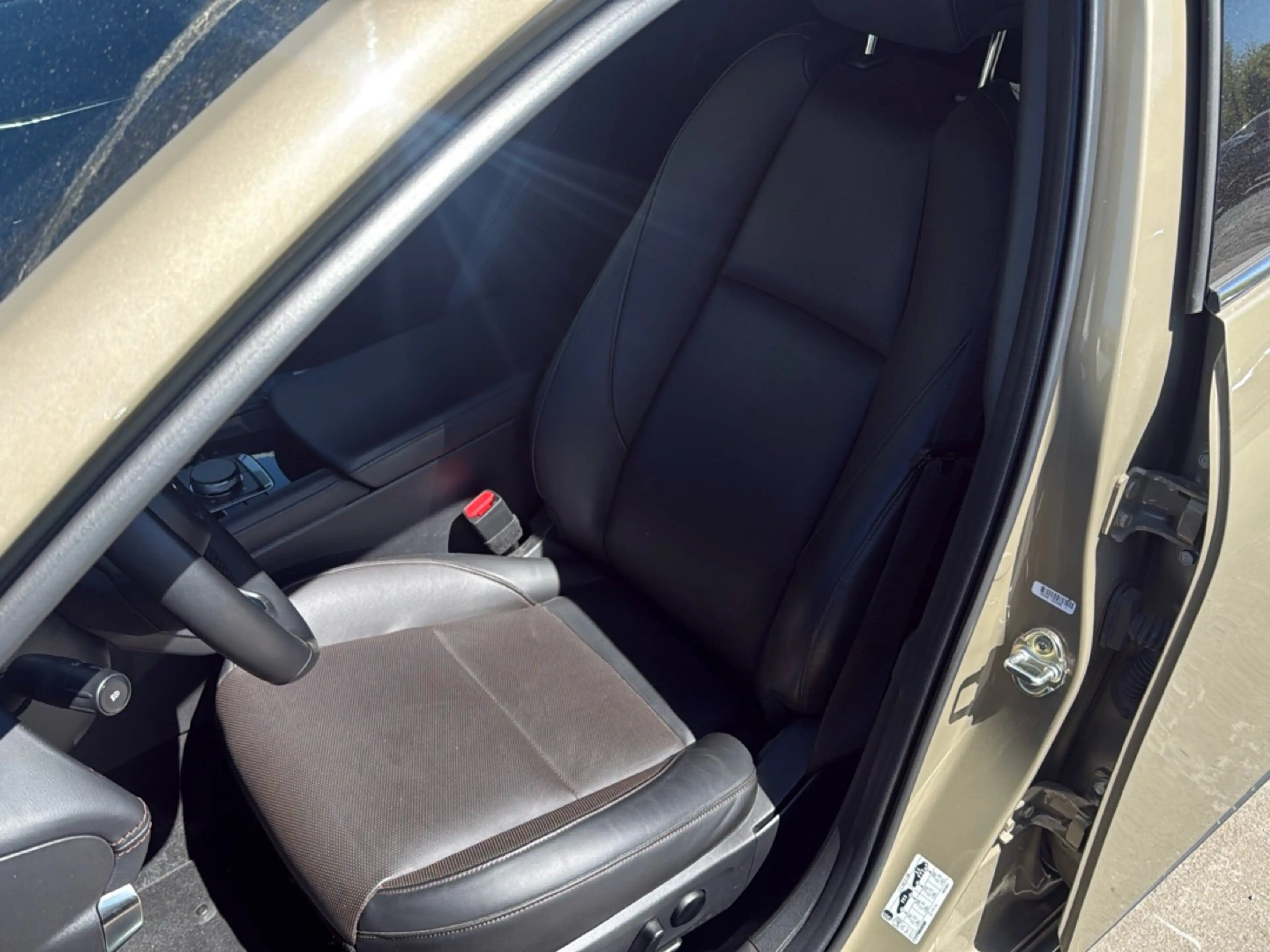 Mazda 3 2.5 e-Skyactiv G 103kW Takumi — photo 10