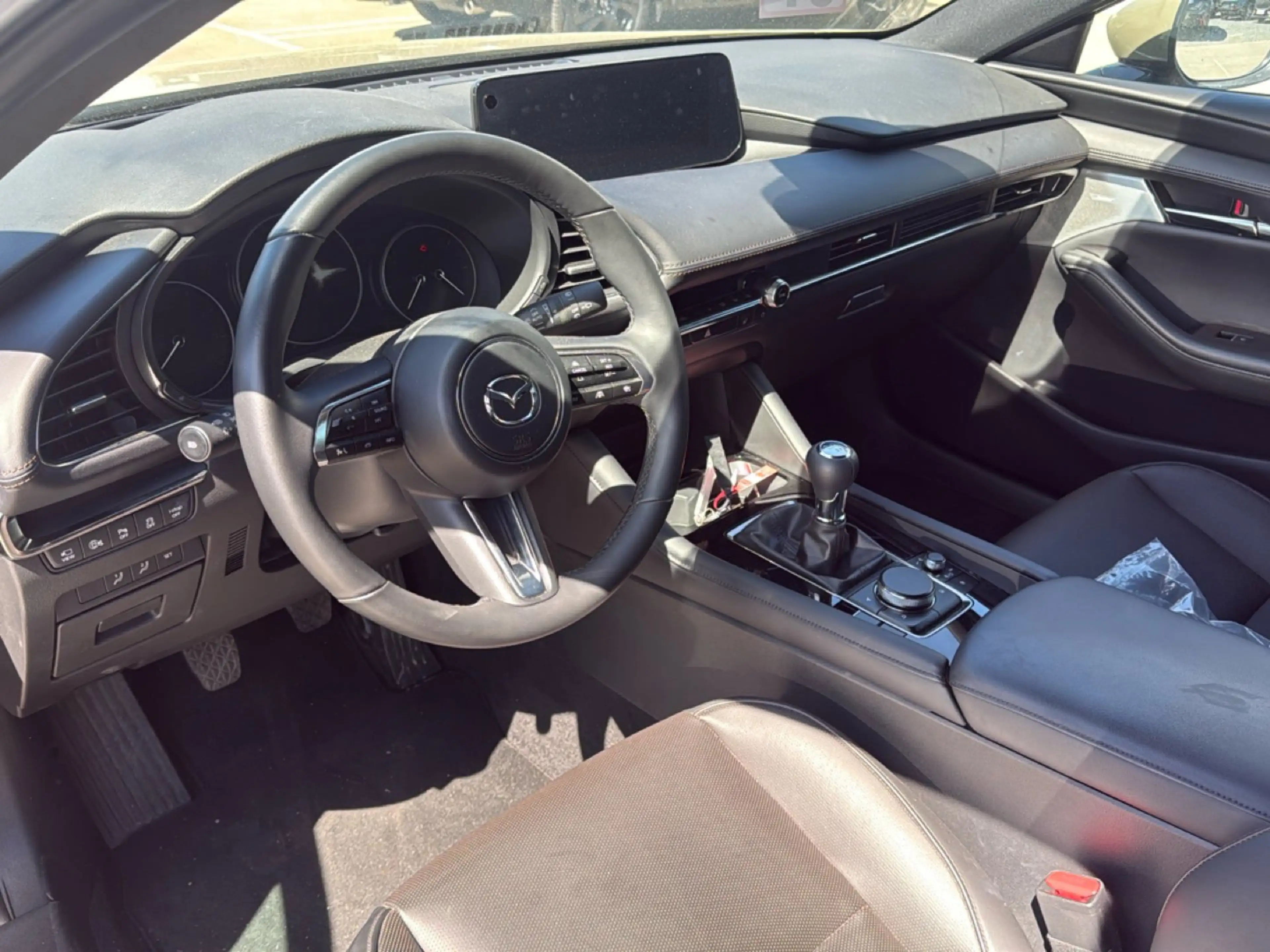 Mazda 3 2.5 e-Skyactiv G 103kW Takumi — photo 9