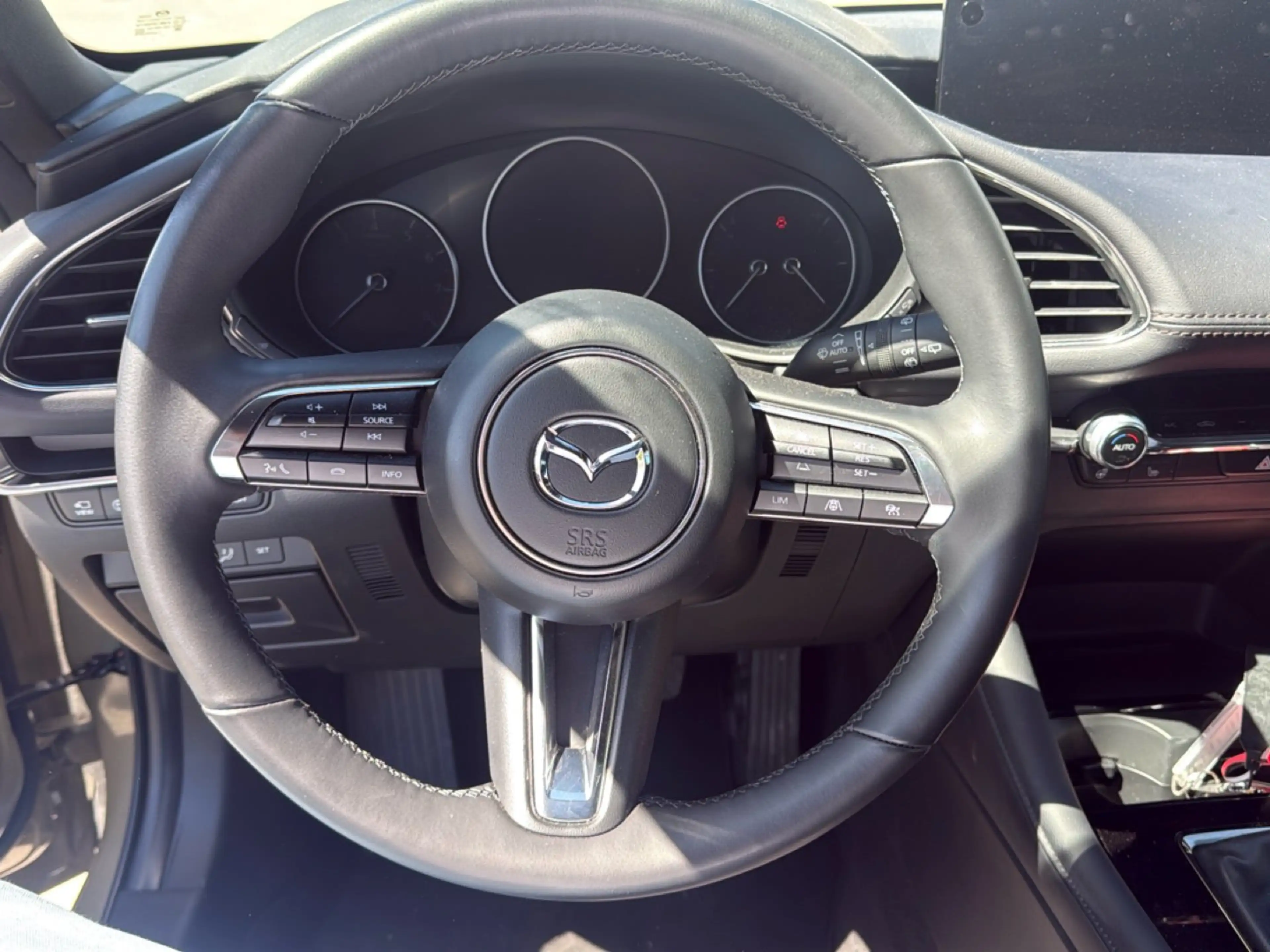 Mazda 3 2.5 e-Skyactiv G 103kW Takumi — photo 11