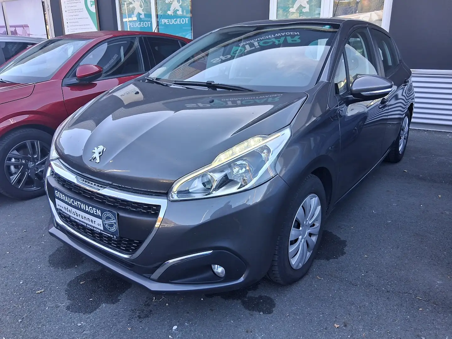 Peugeot 208 Signature 1,2 PureTech 82 Grau - 1