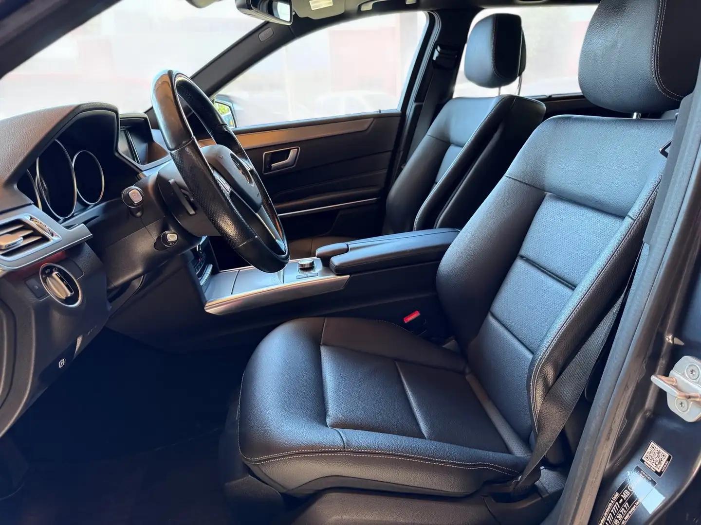 Mercedes-Benz E 300 BlueTec AVANTGARDE *Panorama Dach* Gris - 2