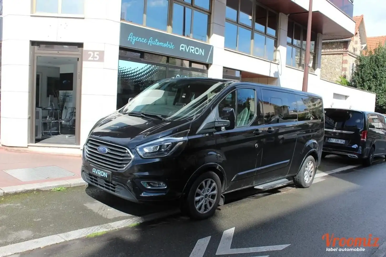 Ford Tourneo Custom II (2) 2.0 L ECOBLUE 170ch Titanium BVA Noir - 1