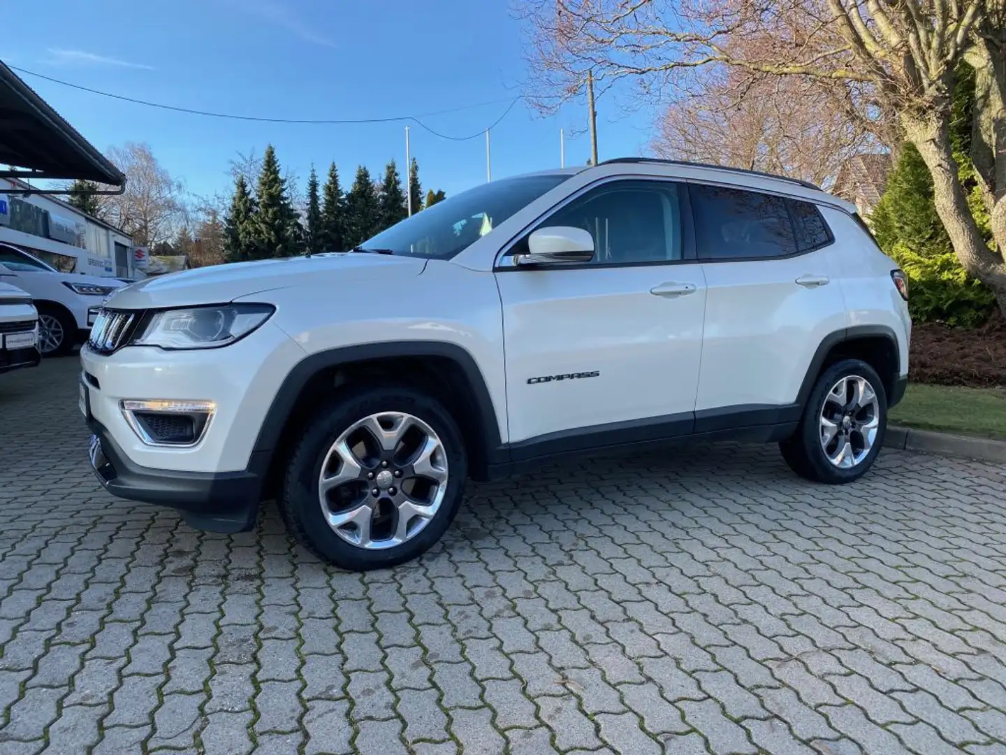 Jeep Compass 2.0 MultiJet Active Drive Automatik Limited Weiß - 1