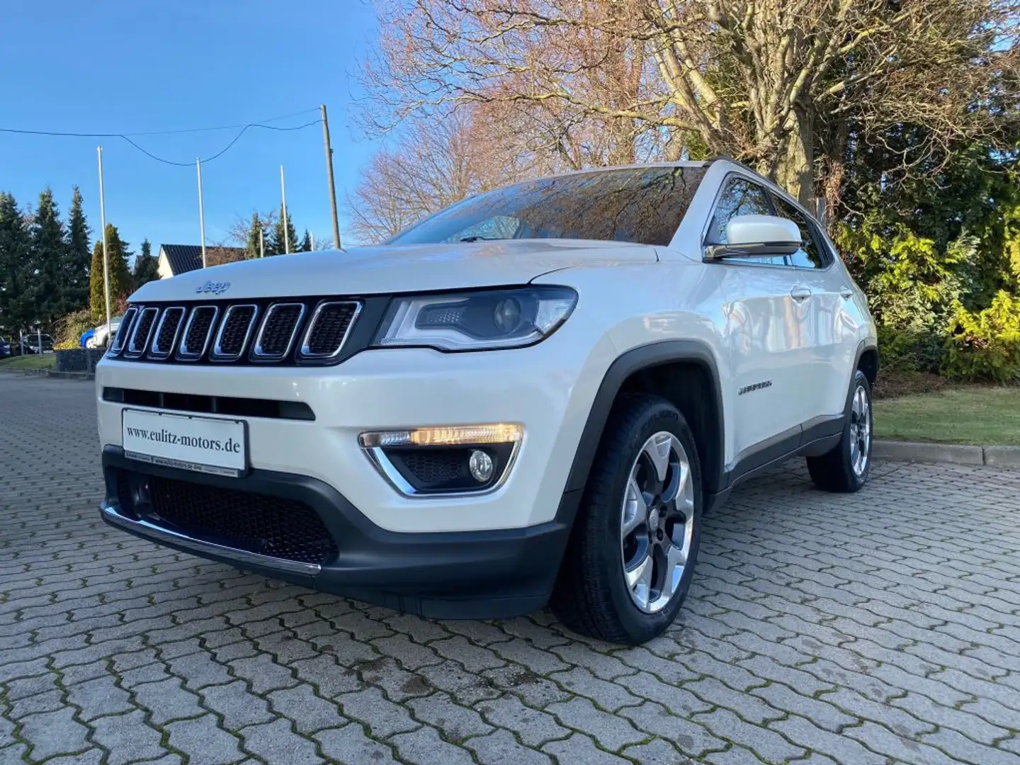 Jeep Compass 2.0 MultiJet Active Drive Automatik Limited Weiß - 2