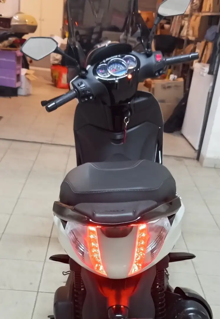 Piaggio Beverly 300 Bianco - 1