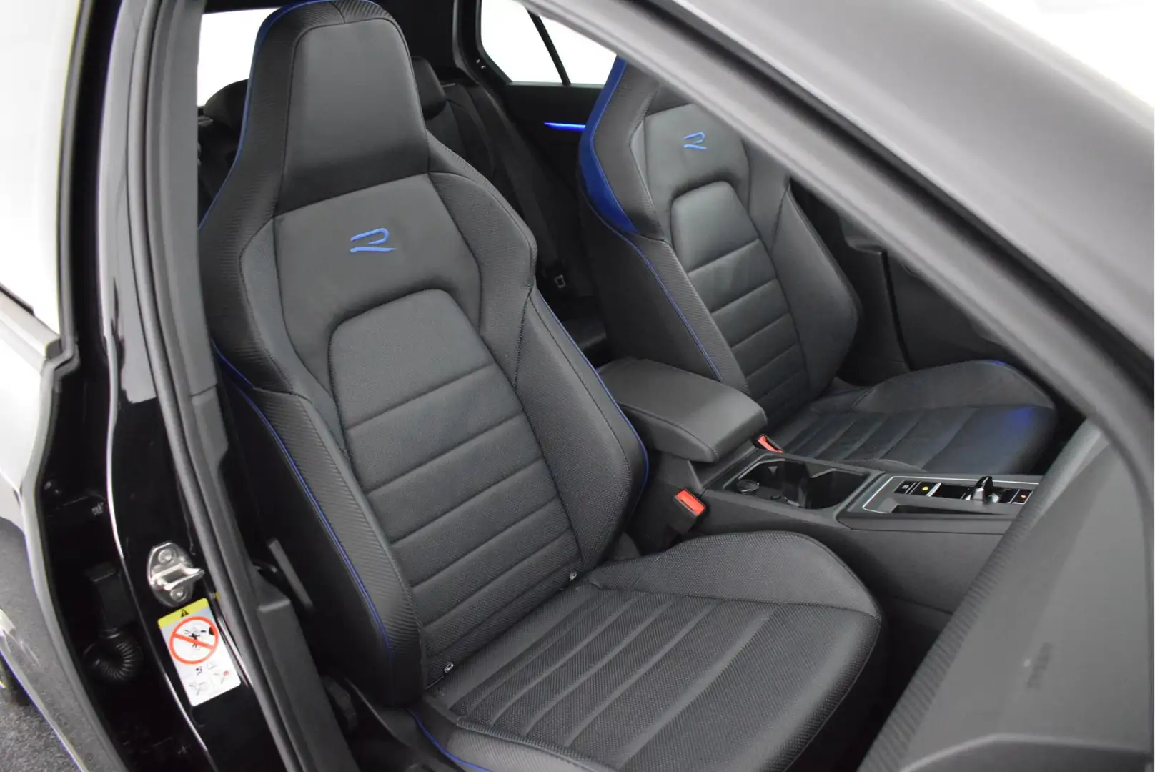 Volkswagen Golf R 2.0 TSI 320pk 4Motion Akrapovic Leder Panoramadak Černá - 2
