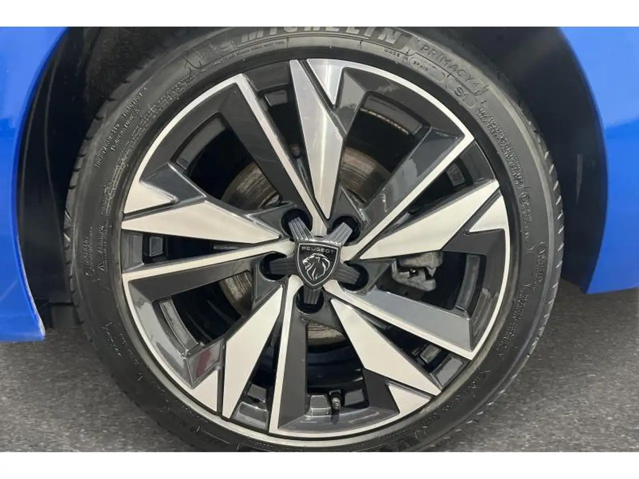 Peugeot 308 III & e- Allure 18