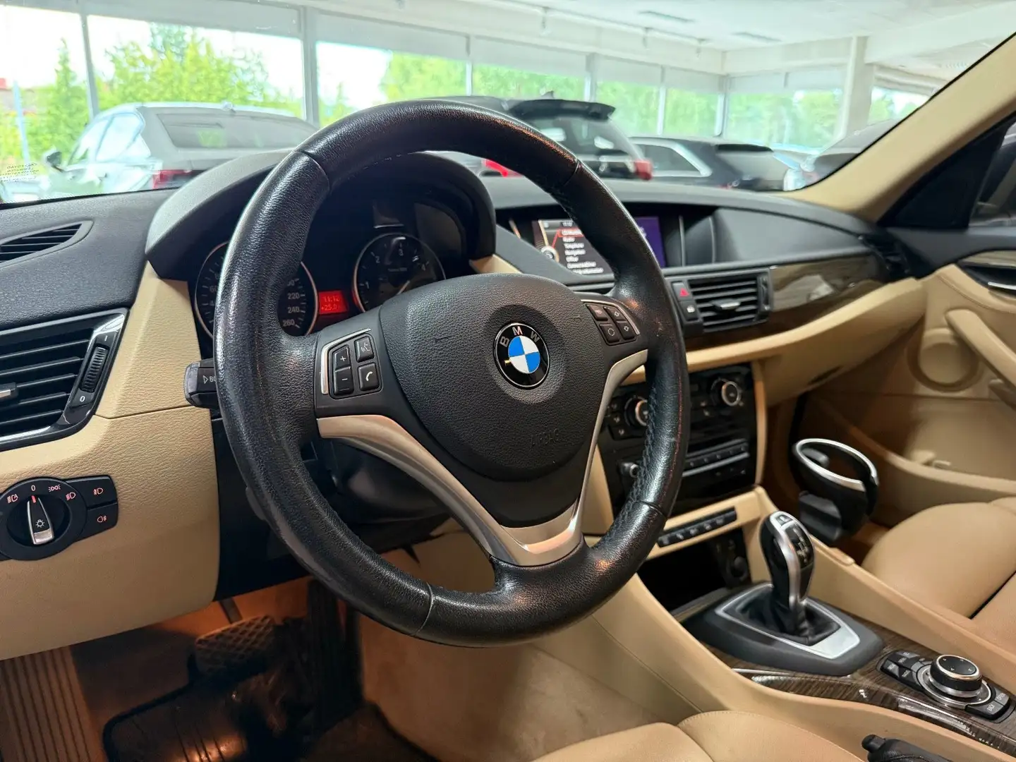 BMW X1 X1 sDrive 18d 143 ch Executive A Gris - 2
