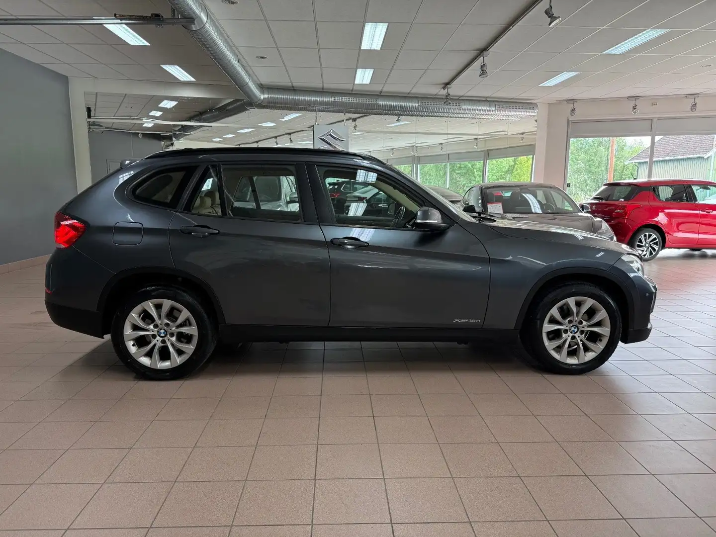 BMW X1 X1 sDrive 18d 143 ch Executive A Gris - 1
