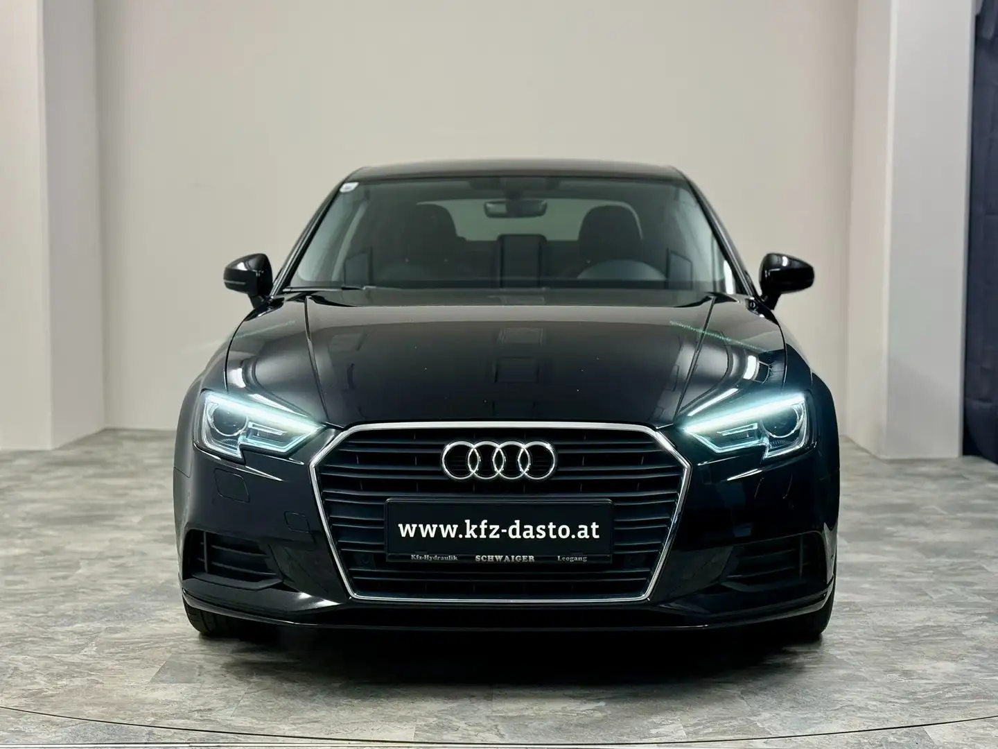 Audi A3 II 1.6 TDI II Standheizung II Sport II MMI II Noir - 1
