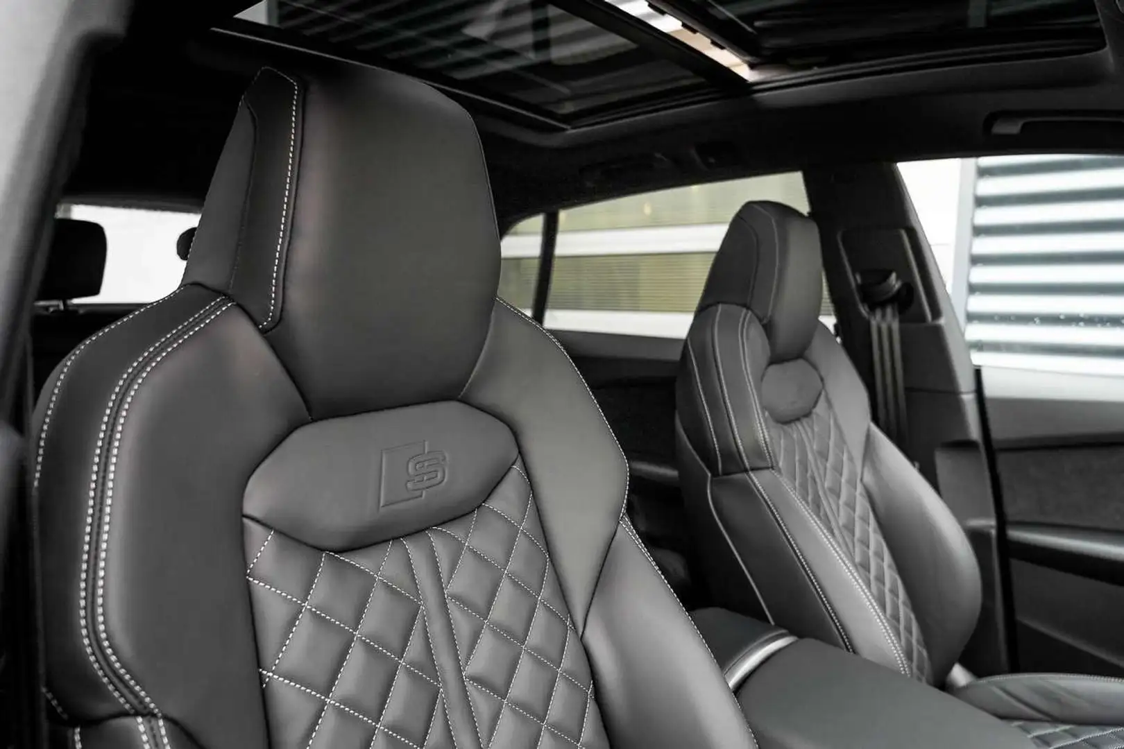 Audi Q8 NEW 60 PLUG IN RS-EDITION 490P HEAD/CARBON/4WS-22% Schwarz - 2