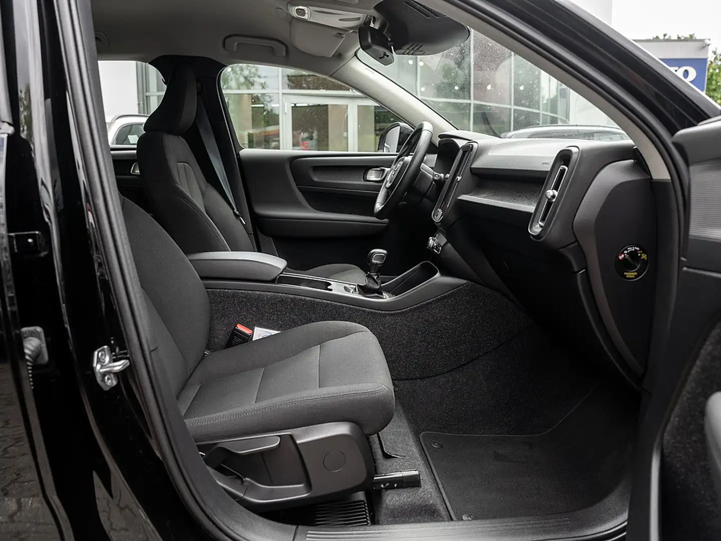 Volvo XC40 T2 Momentum Core Black - 2