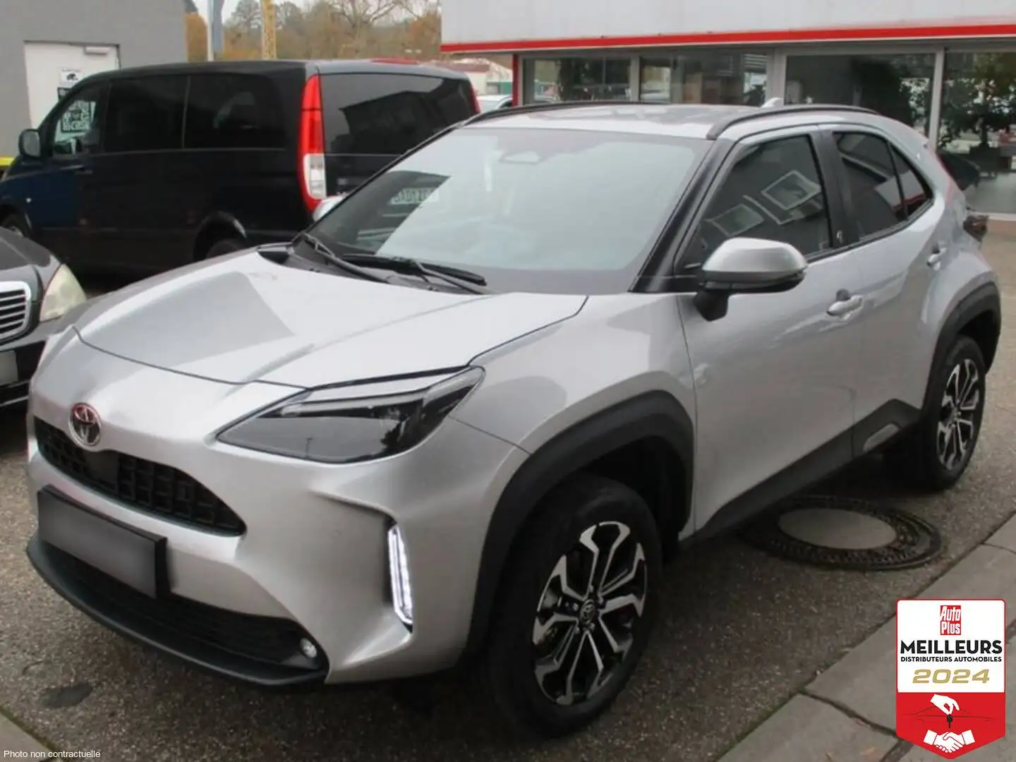 Toyota Yaris Cross 130 2WD Design +Pack Hiver +Pack Safety Gris - 1