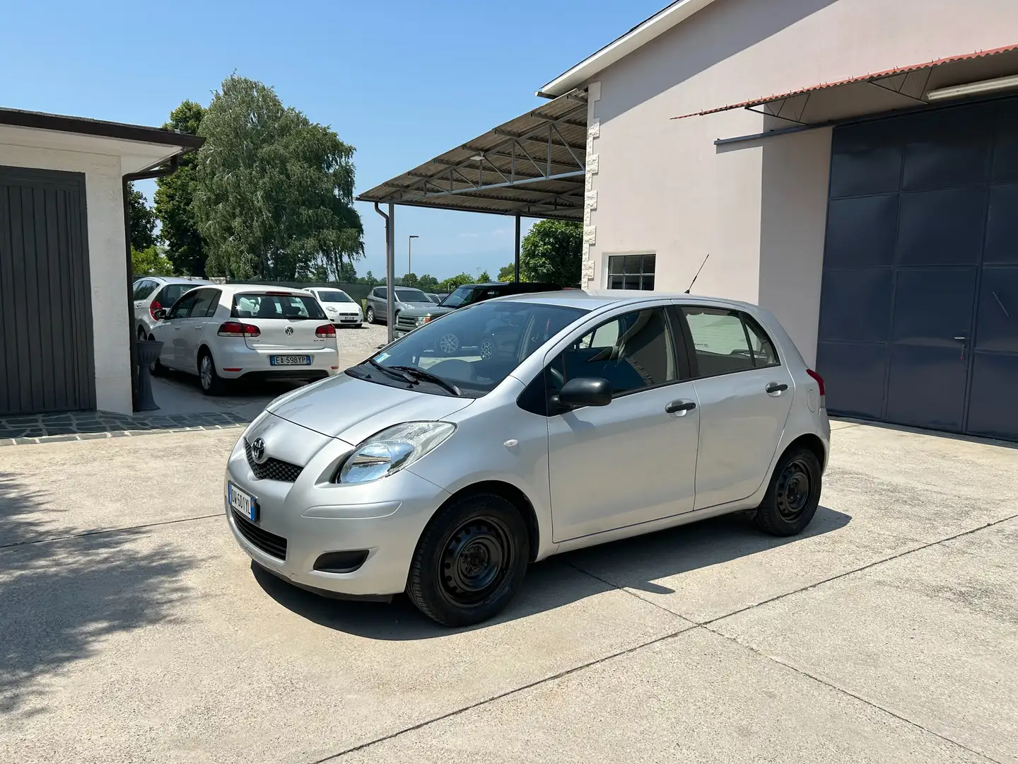 Toyota Yaris 1.0 5p Neopatentati Perfettamente funzionante Argento - 1